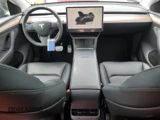 2024 Tesla Model Y Performance z VIN 7SAYGDEF5RF125127, wystawiony jako Copart lot #56753105 z przebiegiem 9 267 mil mil oraz Szkoda całkowita • Salvage title. Historia ofert i sprzedaży dostępna na DreamBid. Obrazek 8.