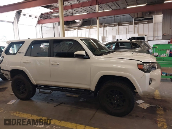 2018 Toyota 4Runner SR5 with VIN JTEBU5JRXJ5603321, listed as a IAAI auction lot 41671207 with 56,540 mi miles. Bid and sale history available at carsss.com. Image 14.