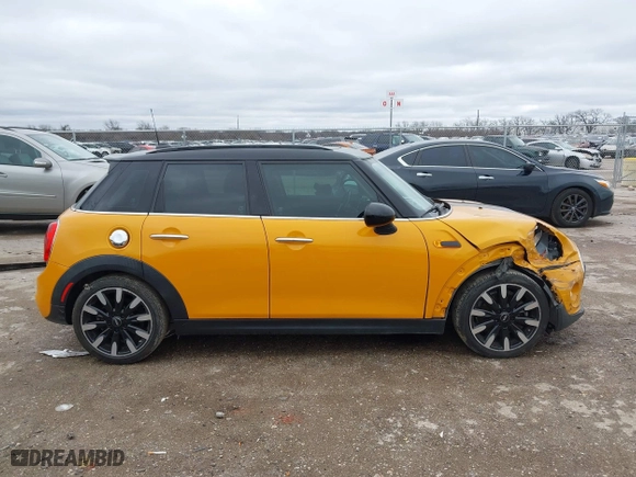 2016 MINI Cooper Hardtop 4 Door S with VIN WMWXU3C58G2B63277, listed as a IAAI auction lot 41566817 with 98,195 mi miles. Bid and sale history available at carsss.com. Image 13.