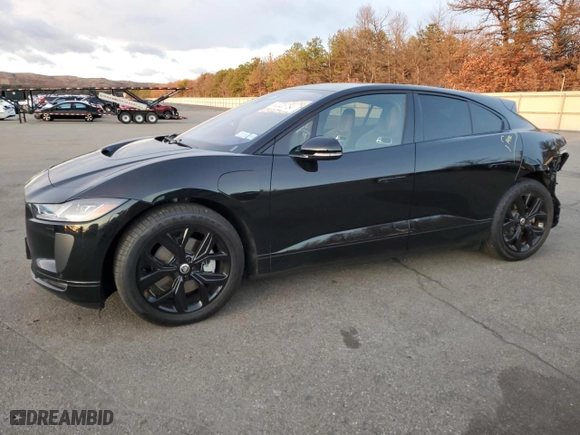 2024 Jaguar I-PACE R-Dynamic HSE with VIN SADHM2S19R1632208, listed as a Copart auction lot 82325754 with 3,281 mi miles and Salvage Title. Bid and sale history available at carsss.com. Image 1.