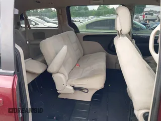 2017 Dodge Grand Caravan SE z VIN 2C4RDGBG3HR618462, wystawiony jako IAAI lot #42234091 z przebiegiem 200 677 mil mil oraz . Historia ofert i sprzedaży dostępna na DreamBid. Obrazek 8.
