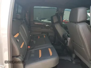 2025 GMC Sierra 2500HD AT4 z VIN 1GT4UPEY0SF206593, wystawiony jako Copart lot #52699045 z przebiegiem 5 036 mil mil oraz Szkoda całkowita • Salvage title. Historia ofert i sprzedaży dostępna na DreamBid. Obrazek 10.