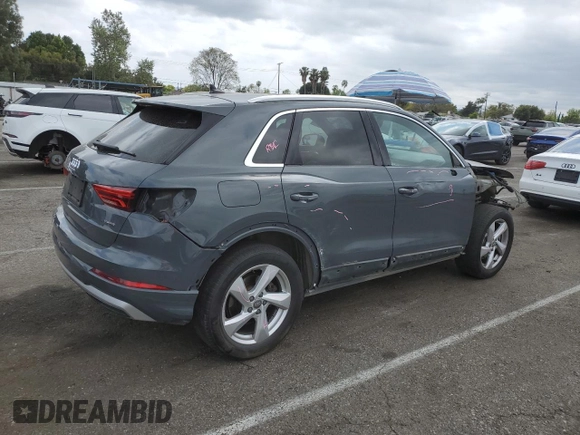 2020 Audi Q3 Premium z VIN WA1AECF38L1095702, wystawiony jako Copart lot #53888035 z przebiegiem 44 414 mil mil oraz Szkoda całkowita • Salvage title. Historia ofert i sprzedaży dostępna na DreamBid. Obrazek 3.
