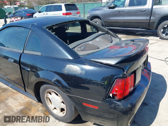 2000 Ford Mustang with VIN 1FAFP4042YF252802, listed as a IAAI auction lot 41994872 with 189,081 mi miles. Bid and sale history available at carsss.com. Image 6.