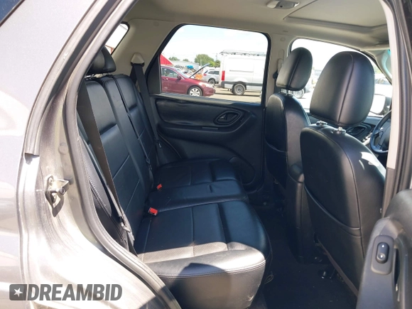 2005 Ford Escape Limited с VIN 1FMCU94115KD86427, выставлен на аукционе IAAI как лот 42322957 с пробегом 153 941 миль миль и . История ставок и продаж доступна на DreamBid. Изображение 8.