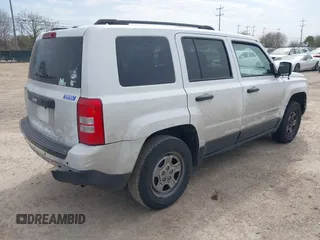 2017 Jeep Patriot Sport with VIN 1C4NJPBBXHD208692, listed as a IAAI auction lot 41669858 with 138,101 mi miles and . Bid and sale history available at DreamBid. Image 4.