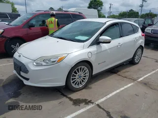 2013 Ford Focus Electric z VIN 1FADP3R46DL133781, wystawiony jako IAAI lot #42129143 z przebiegiem 114 041 mil mil oraz . Historia ofert i sprzedaży dostępna na DreamBid. Obrazek 2.