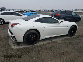 2012 Ferrari California z VIN ZFF65TJA9C0186664, wystawiony jako Copart lot #43286695 z przebiegiem Nie podano mil oraz Szkoda całkowita • Salvage title. Historia ofert i sprzedaży dostępna na DreamBid. Obrazek 3.