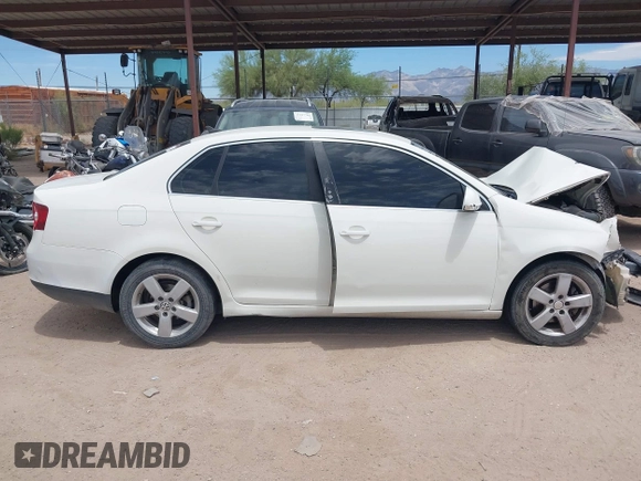 2008 Volkswagen Jetta SE z VIN 3VWRM71K38M176776, wystawiony jako IAAI lot #42244339 z przebiegiem 183 673 mil mil oraz . Historia ofert i sprzedaży dostępna na DreamBid. Obrazek 12.
