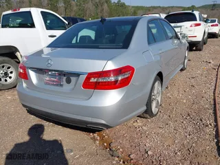 2012 Mercedes-Benz E-Class E 350 Luxury with VIN WDDHF5KBXCA552204, listed as a IAAI auction lot 41768078 with 233,767 mi miles. Bid and sale history available at carsss.com. Image 4.