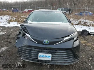 2025 Toyota Sienna XLE with VIN 5TDYRKEC2SS235037, listed as a Copart auction lot 42732585 with 2,347 mi miles and Salvage Title. Bid and sale history available at carsss.com. Image 5.
