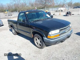 1999 Chevrolet S-10 LS with VIN 1GCCS1444XK153487, listed as a IAAI auction lot 41994464 with 190,403 mi miles. Bid and sale history available at carsss.com. Image 1.