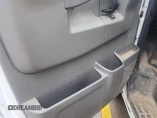 2017 GMC Savana z VIN 1GTZ7GFFXH1173960, wystawiony jako IAAI lot #42399701 z przebiegiem 192 878 mil mil oraz . Historia ofert i sprzedaży dostępna na DreamBid. Obrazek 24.