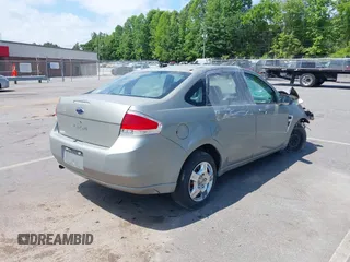 2008 Ford Focus SE with VIN 1FAHP35N68W198442, listed as a IAAI auction lot 39509774 with 180,247 mi miles. Bid and sale history available at carsss.com. Image 4.