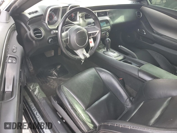 2010 Chevrolet Camaro 2SS z VIN 2G1FK1EJXA9129102, wystawiony jako Copart lot #50597105 z przebiegiem 121 724 mil mil oraz Tytuł czysty. Historia ofert i sprzedaży dostępna na DreamBid. Obrazek 8.