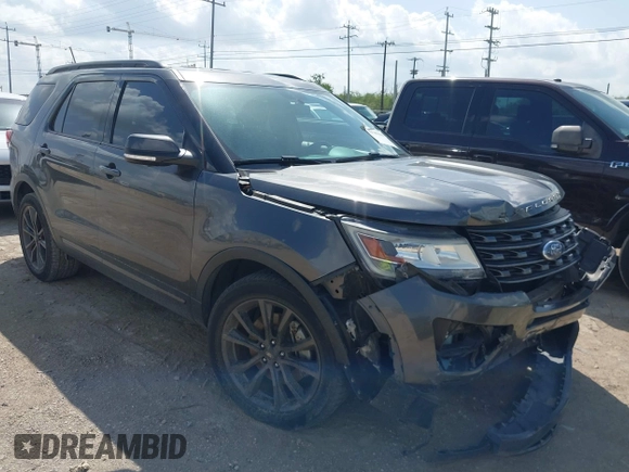 2017 Ford Explorer XLT z VIN 1FM5K7D80HGB90292, wystawiony jako IAAI lot #42548449 z przebiegiem 53 833 mil mil oraz . Historia ofert i sprzedaży dostępna na DreamBid. Obrazek 1.