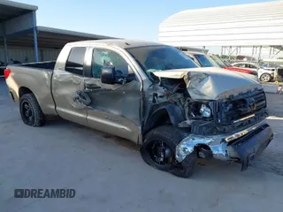 2010 Toyota Tundra z VIN 5TFUW5F19AX151490, wystawiony jako IAAI lot #41962048 z przebiegiem 181 497 mil mil oraz . Historia ofert i sprzedaży dostępna na DreamBid. Obrazek 1.