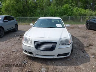 2014 Chrysler 300 z VIN 2C3CCAAG0EH157055, wystawiony jako IAAI lot #42039052 z przebiegiem 197 788 mil mil oraz . Historia ofert i sprzedaży dostępna na DreamBid. Obrazek 13.