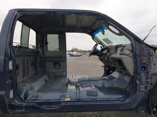 2003 Ford Super Duty F-250 XL with VIN 1FTNX21PX3EB41240, listed as a IAAI auction lot 40984229 with 1 mi miles. Bid and sale history available at carsss.com. Image 5.