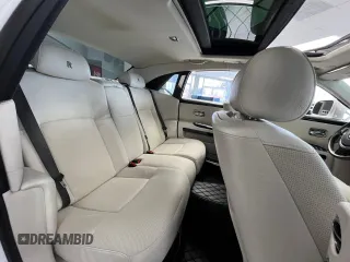 2010 Rolls-Royce Ghost z VIN SCA664S57AUX48643, wystawiony jako Copart lot #83959114 z przebiegiem 52 605 mil mil oraz Tytuł czysty. Historia ofert i sprzedaży dostępna na DreamBid. Obrazek 6.