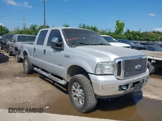 2006 Ford F-250 XL z VIN 1FTSW21P86ED36280, wystawiony jako IAAI lot #42228852 z przebiegiem 155 617 mil mil oraz . Historia ofert i sprzedaży dostępna na DreamBid. Obrazek 1.