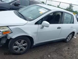 2008 Nissan Versa S с VIN 3N1BC11E48L398119, выставлен на аукционе IAAI как лот 42754328 с пробегом 179 056 миль миль и . История ставок и продаж доступна на DreamBid. Изображение 15.