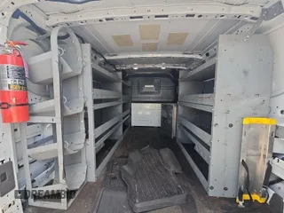 2020 Ford Transit z VIN 1FTBR1YG6LKA32420, wystawiony jako IAAI lot #42786972 z przebiegiem 45 104 mil mil oraz . Historia ofert i sprzedaży dostępna na DreamBid. Obrazek 2.