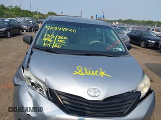 2011 Toyota Sienna z VIN 5TDZK3DC1BS090217, wystawiony jako IAAI lot #42344820 z przebiegiem 135 996 mil mil oraz . Historia ofert i sprzedaży dostępna na DreamBid. Obrazek 12.