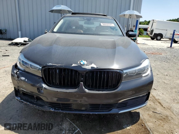 2017 BMW 7 Series 740i z VIN WBA7E2C30HG741105, wystawiony jako Copart lot #56632005 z przebiegiem 95 162 mil mil oraz Czysty tytuł • Clean title. Historia ofert i sprzedaży dostępna na DreamBid. Obrazek 5.
