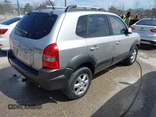 2005 Hyundai Tucson GLS with VIN KM8JN12D45U072567, listed as a IAAI auction lot 42002128 with 121,839 mi miles. Bid and sale history available at carsss.com. Image 4.