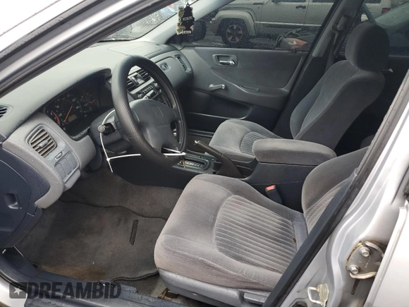 1998 Honda Accord DX z VIN 1HGCF8648WA183639, wystawiony jako Copart lot #49351645 z przebiegiem 89 526 mil mil oraz Nie do naprawy • Non repairable. Historia ofert i sprzedaży dostępna na DreamBid. Obrazek 7.