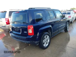 2016 Jeep Patriot Latitude z VIN 1C4NJPFA8GD615264, wystawiony jako IAAI lot #42422580 z przebiegiem 80 867 mil mil oraz . Historia ofert i sprzedaży dostępna na DreamBid. Obrazek 4.
