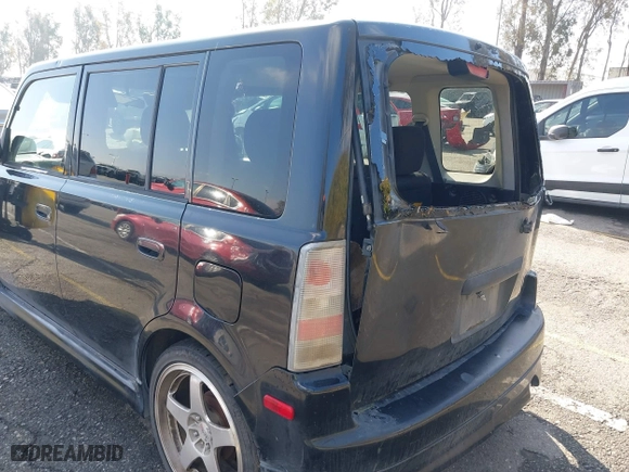 2004 Scion xB with VIN JTLKT324840149980, listed as a IAAI auction lot 41670229 with 193,674 mi miles. Bid and sale history available at carsss.com. Image 17.