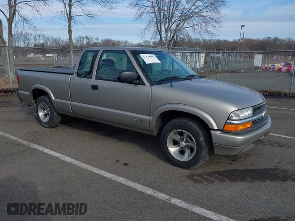 2001 Chevrolet S-10 LS with VIN 1GCCS19571K141956, listed as a IAAI auction lot 41520093 with 110,098 mi miles and . Bid and sale history available at DreamBid. Image 1.