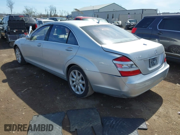 2007 Mercedes-Benz S 550 z VIN WDDNG71X07A036433, wystawiony jako IAAI lot #41860436 z przebiegiem 89 873 mil mil oraz . Historia ofert i sprzedaży dostępna na DreamBid. Obrazek 3.