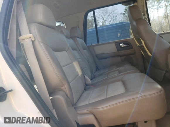 2006 Ford Expedition Eddie Bauer z VIN 1FMPU17586LA98112, wystawiony jako Copart lot #48393425 z przebiegiem 274 790 mil mil oraz Czysty tytuł • Clean title. Historia ofert i sprzedaży dostępna na DreamBid. Obrazek 11.