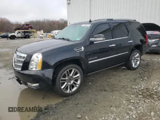 2014 Cadillac Escalade Platinum z VIN 1GYS4DEF3ER212549, wystawiony jako Copart lot #50045615 z przebiegiem 109 936 mil mil oraz Szkody całkowita. Historia ofert i sprzedaży dostępna na DreamBid. Obrazek 1.