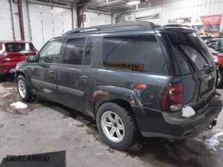 2005 Chevrolet TrailBlazer LS with VIN 1GNET16S356162017, listed as a IAAI auction lot 41148035 with 210,125 mi miles. Bid and sale history available at carsss.com. Image 3.