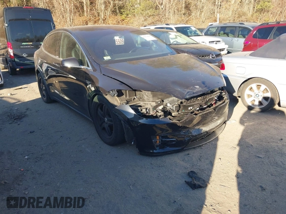 2016 Tesla Model X 70D z VIN 5YJXCAE21GF008724, wystawiony jako IAAI lot #41254897 z przebiegiem 56 140 mil mil oraz . Historia ofert i sprzedaży dostępna na DreamBid. Obrazek 1.