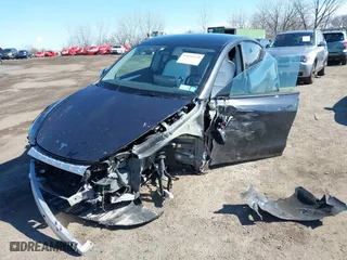 2025 Tesla Model Y Long Range with VIN 7SAYGDEE1SA351255, listed as a IAAI auction lot 41816235 with 1,463 mi miles. Bid and sale history available at carsss.com. Image 2.