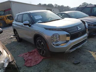2024 Mitsubishi Outlander SE with VIN JA4J4VA87RZ085920, listed as a IAAI auction lot 41667549 with 3,976 mi miles. Bid and sale history available at carsss.com. Image 1.