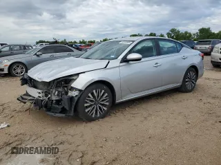 2023 Nissan Altima SV z VIN 1N4BL4DV7PN330976, wystawiony jako Copart lot #56549885 z przebiegiem 40 420 mil mil oraz Szkoda całkowita • Salvage title. Historia ofert i sprzedaży dostępna na DreamBid. Obrazek 1.