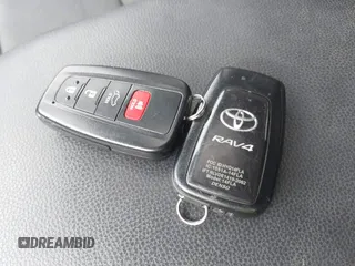 2022 Toyota RAV4 XLE with VIN 2T3P1RFV0NW270223, listed as a IAAI auction lot 41884581 with 20,832 mi miles. Bid and sale history available at carsss.com. Image 11.