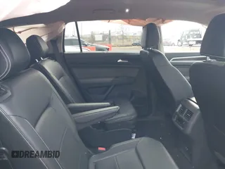 2023 Volkswagen Atlas SE z VIN 1V2KR2CA8PC504298, wystawiony jako IAAI lot #41234957 z przebiegiem 34 762 mil mil oraz . Historia ofert i sprzedaży dostępna na DreamBid. Obrazek 8.