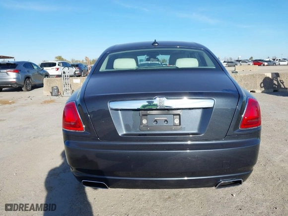 2011 Rolls-Royce Ghost with VIN SCA664S5XBUX49688, listed as a IAAI auction lot 40971162 with 17,595 mi miles. Bid and sale history available at carsss.com. Image 16.