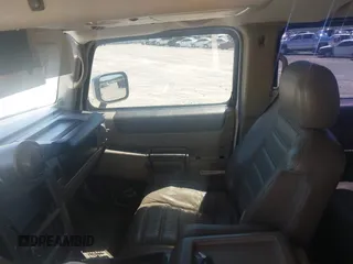 2003 Hummer H2 z VIN 5GRGN23U53H102215, wystawiony jako IAAI lot #42054023 z przebiegiem 222 170 mil mil oraz . Historia ofert i sprzedaży dostępna na DreamBid. Obrazek 5.