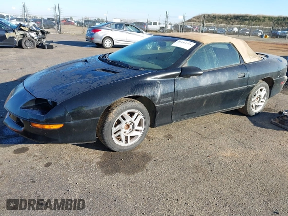 1996 Chevrolet Camaro Z28 z VIN 2G1FP32PXT2166409, wystawiony jako IAAI lot #41264761 z przebiegiem 143 820 mil mil oraz . Historia ofert i sprzedaży dostępna na DreamBid. Obrazek 17.