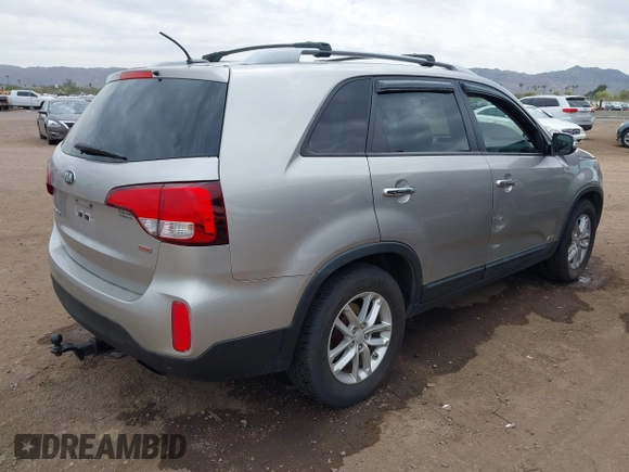 2014 Kia Sorento LX with VIN 5XYKTDA78EG462214, listed as a IAAI auction lot 41922799 with 147,872 mi miles. Bid and sale history available at carsss.com. Image 4.