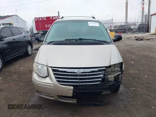 2006 Chrysler Town & Country LWB Limited with VIN 2A8GP64L66R798366, listed as a IAAI auction lot 41879031 with 231,603 mi miles. Bid and sale history available at carsss.com. Image 13.