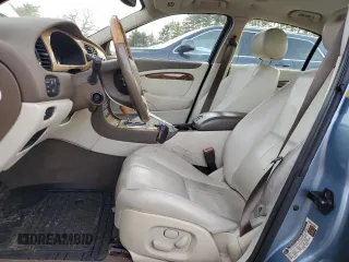 2005 Jaguar S-Type z VIN SAJWA01T45FN51425, wystawiony jako Copart lot #86682684 z przebiegiem 53 218 mil mil oraz Czysty tytuł • Clean title. Historia ofert i sprzedaży dostępna na DreamBid. Obrazek 7.